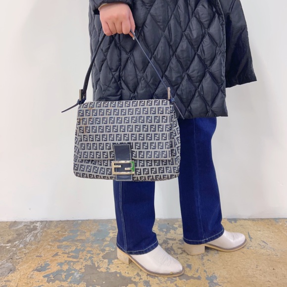 Fendi Mamma Baguette Shoulder Bag - Picture 4 of 14